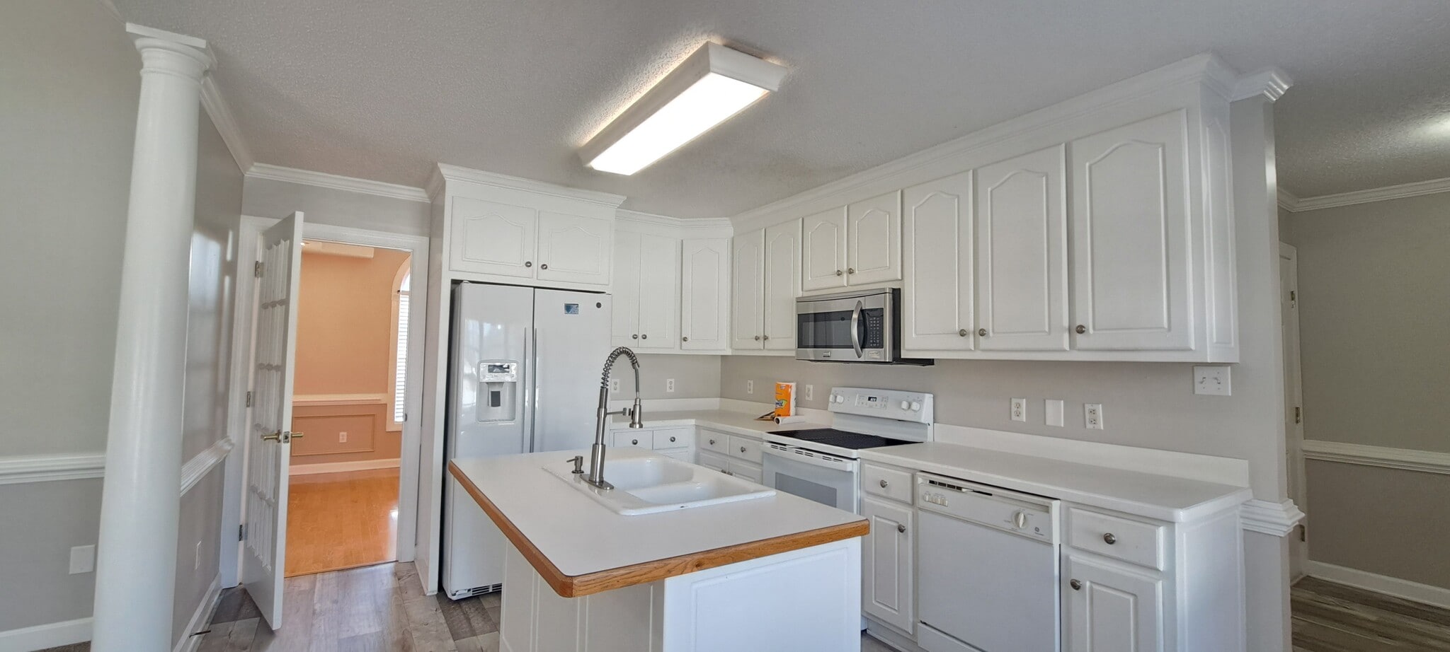 Building Photo - 215 Buck Run Dr