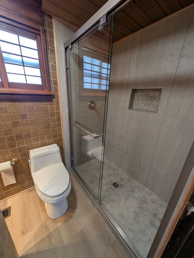 Building Photo - Rent Your Own Oasis! Available Now!