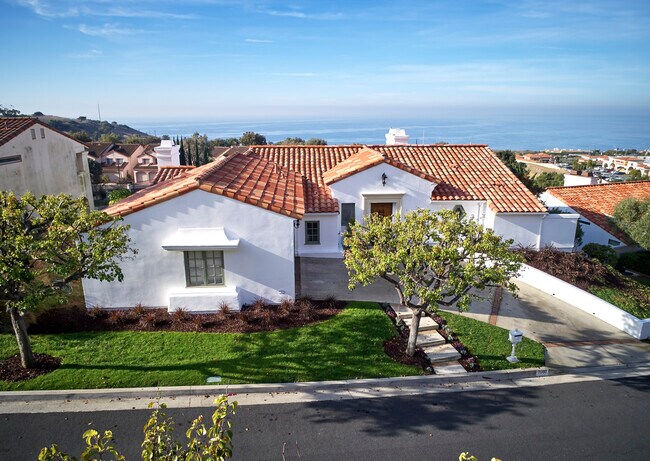 Building Photo - 7080 Via del Mar