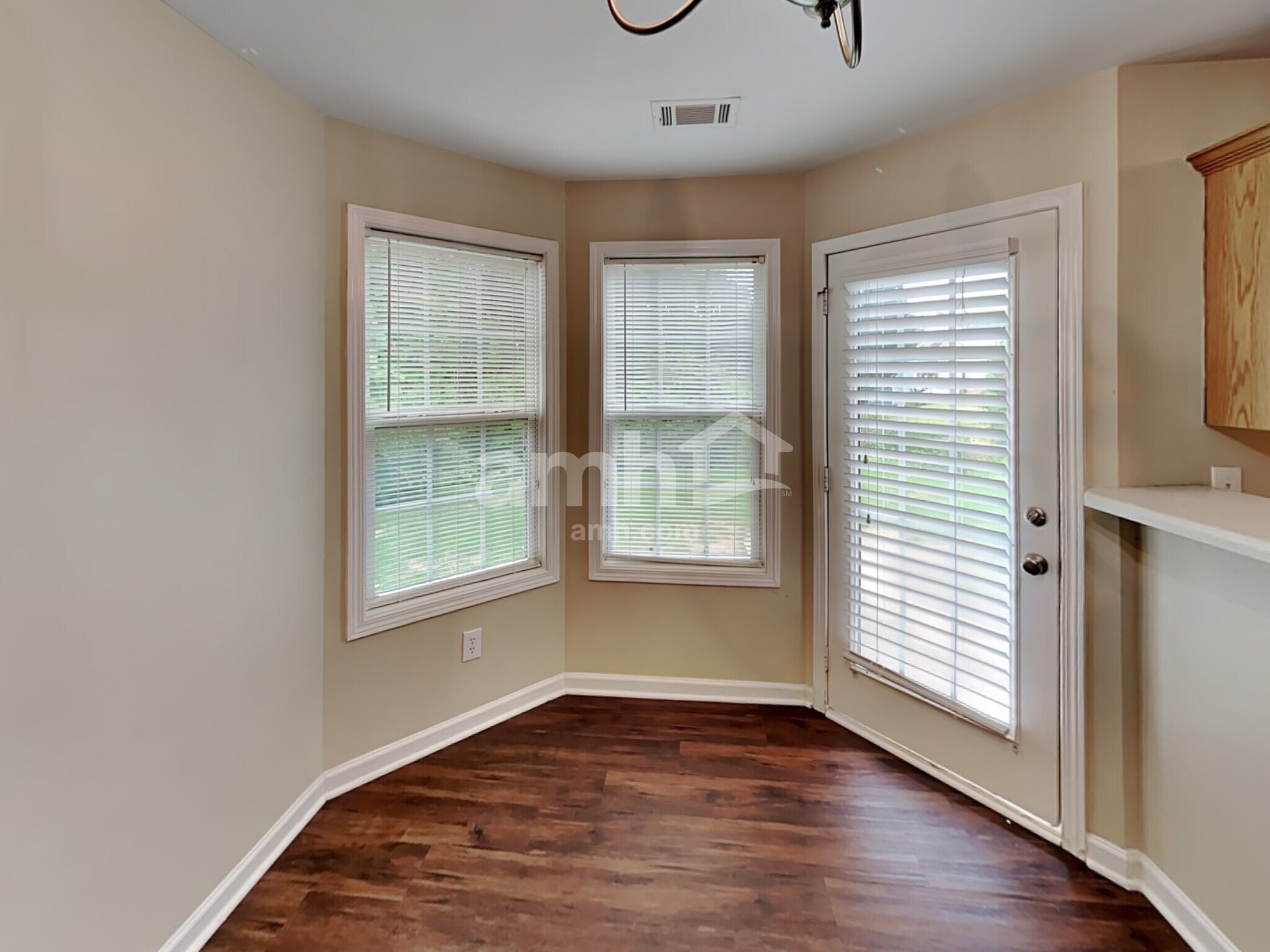 Building Photo - 6433 Grand Hickory Dr