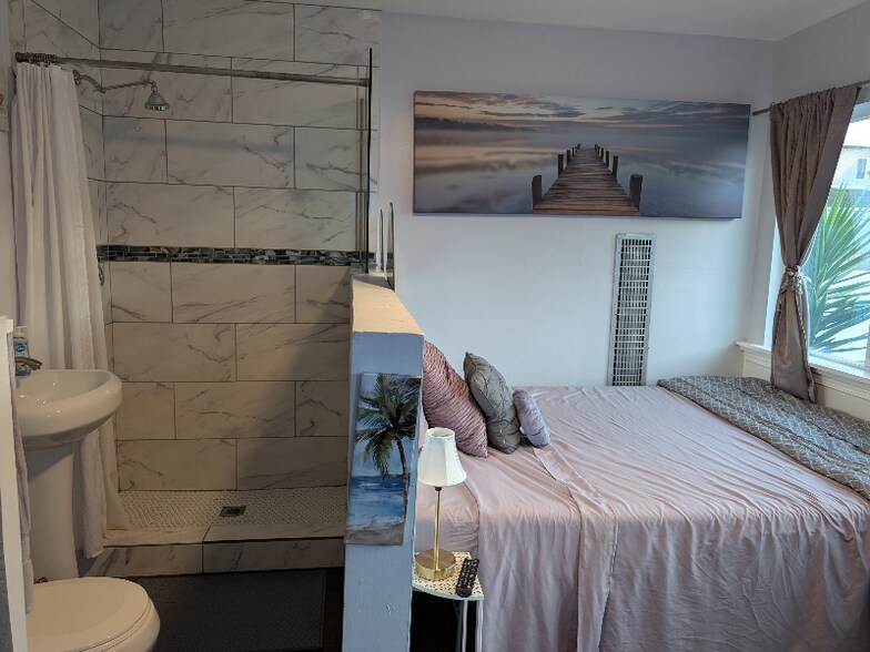 Building Photo - 8735 1/2 Harvard Blvd