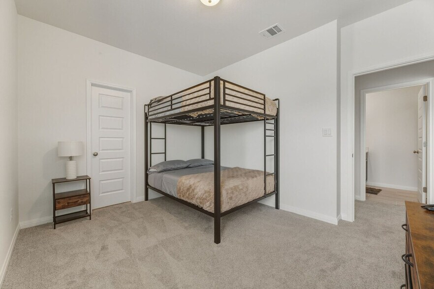 Building Photo - 5900 Whisper Crk Dr