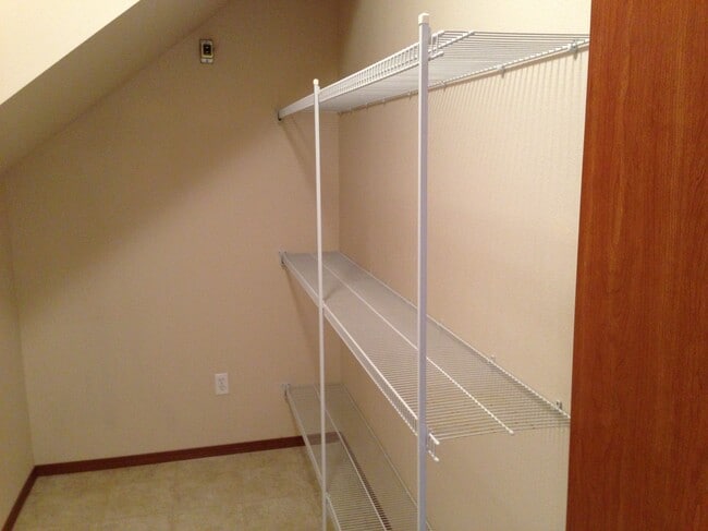 Building Photo - 202 Hawk Ave SW