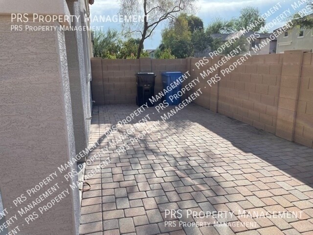 Building Photo - Just Listed !!