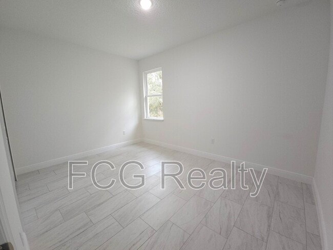 Building Photo - 7968 N Hillview Cir