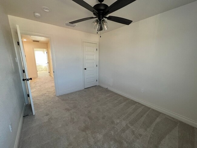 Building Photo - Easy Living with AMRR: Beautiful 4-Bedroom Home Near HEB