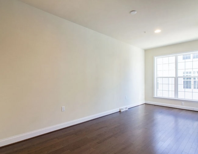 Building Photo - Belmont Development