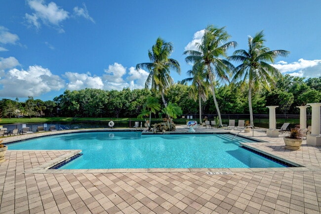 Building Photo - 1100 Crestwood Ct S