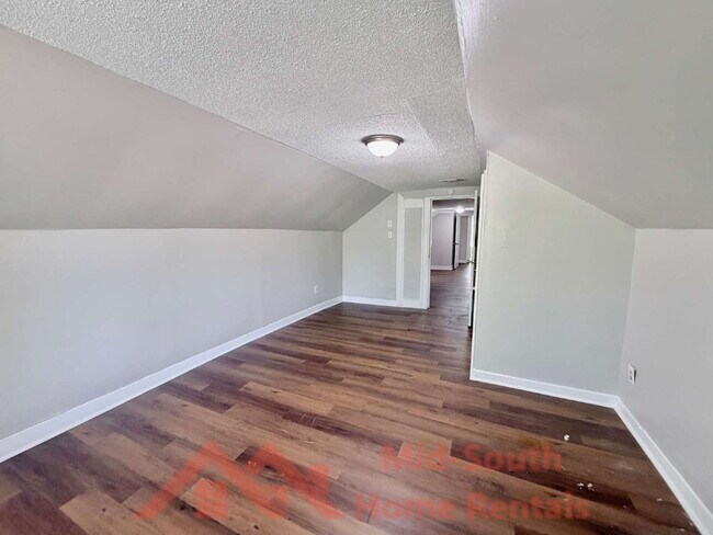 Building Photo - 1561 Foster Ave