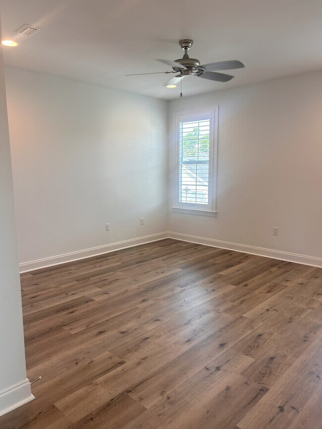 Building Photo - 14 Conifer Ct