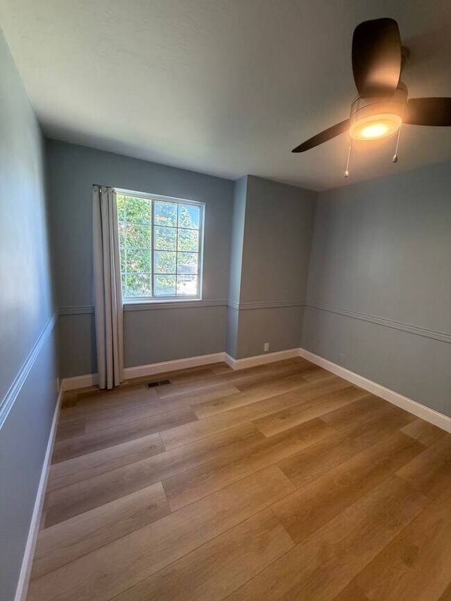 Building Photo - GORGEOUS SPACOUS HOMESTEAD!!!