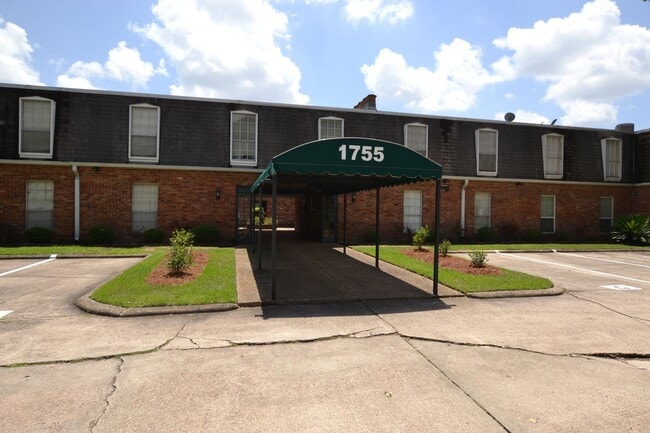 Building Photo - MOVE IN SPECIAL!  Newly updated, 2 bedroom, 2 bath Condo at Westdale Club Condos