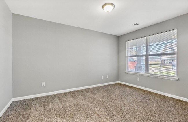 Building Photo - 112 Savannah Ln