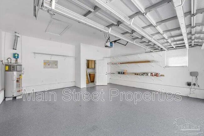 Building Photo - 4700 Bohemia Dr