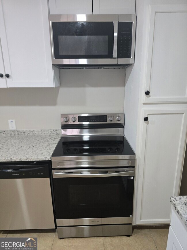 Building Photo - 4201 Lindsey Dr