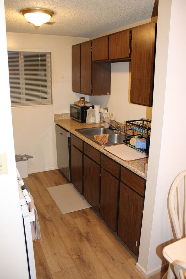 Building Photo - 1B/1B Pet Friendly Apartment South of BYU