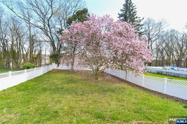 Building Photo - 483 Mt Prospect Ave