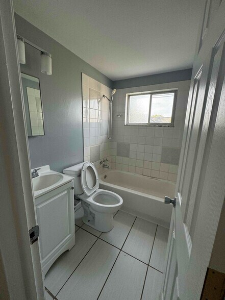 Building Photo - 44 Granville St