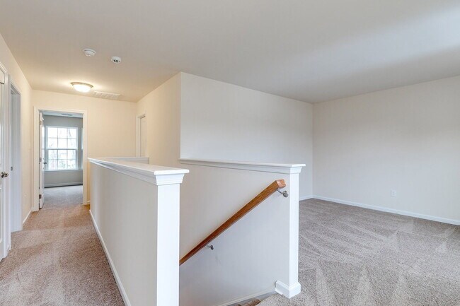 Building Photo - 5920 Regal Crest Terrace