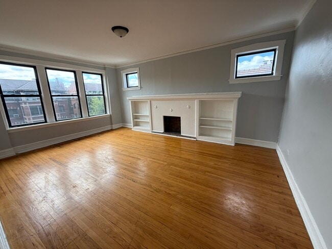 Building Photo - 1020 E Hyde Park Blvd