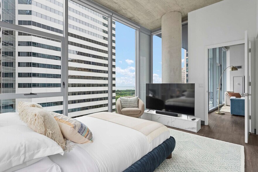 Building Photo - 60 E Randolph St