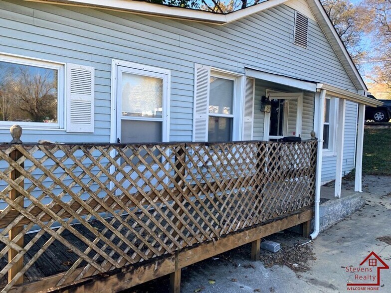 Building Photo - 2110 Brown Ave