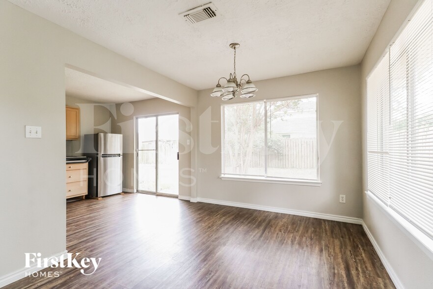 Building Photo - 22319 Meadowrock Dr