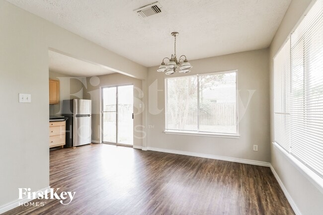 Building Photo - 22319 Meadowrock Dr