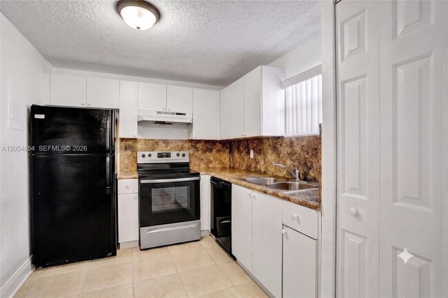 Building Photo - 4205 N University Dr