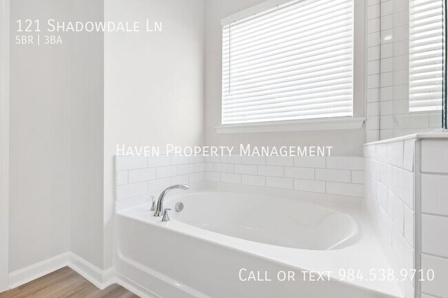 Building Photo - 121 Shadowdale Ln