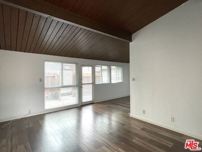 Building Photo - 4419 W Rosecrans Ave