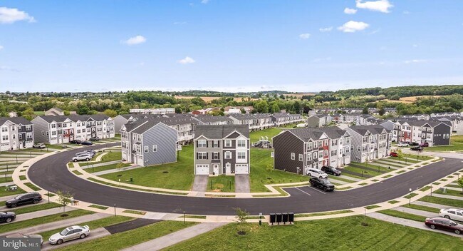 Building Photo - 66 Cadbury Dr