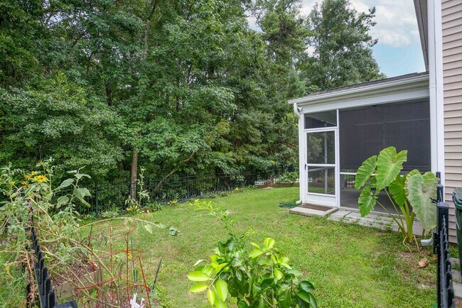 Building Photo - Three Bedroom Townhouse in Carolina Bay