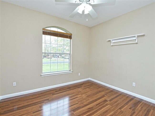 Building Photo - 13220 Villa Park Dr
