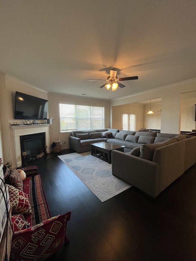 Building Photo - 1323 Weedon Dr