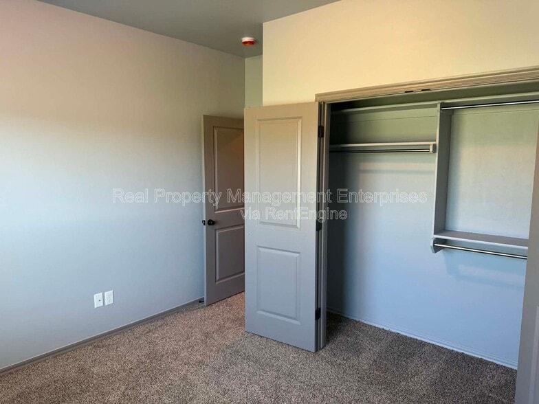 Building Photo - 29168 Osage Hls Dr