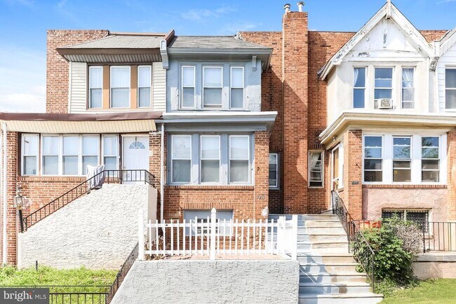 Building Photo - 5453 Trinity St
