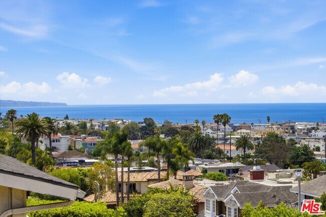 Building Photo - 108 S Poinsettia Ave