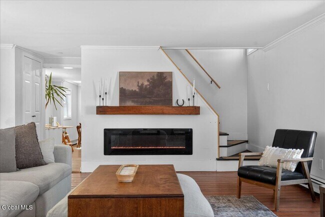 Building Photo - 106 Van Dam St