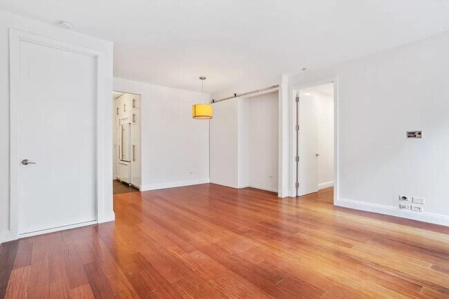 Building Photo - 3 bedroom in NEW YORK NY 10280