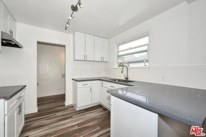 Building Photo - 2061 W 104th St