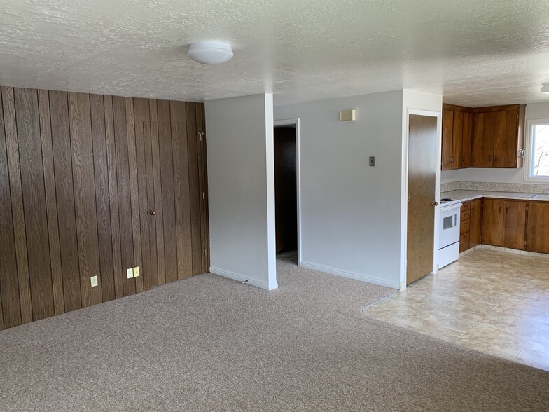 Building Photo - 680 E 1400 N
