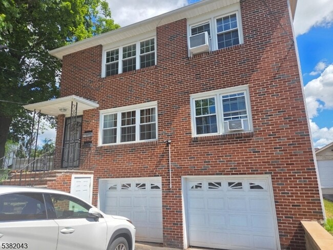 Primary Photo - 530 Bernard Ave