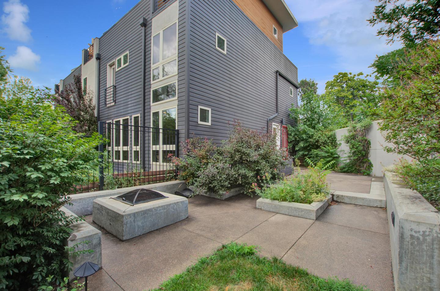 Building Photo - Contemporary Whittier home with wraparound deck