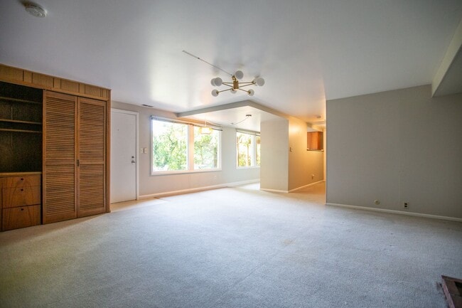 Building Photo - Mid Century 3 Bedroom Home Available Now i...