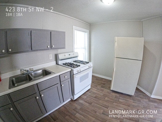 Building Photo - 423 8th St NW