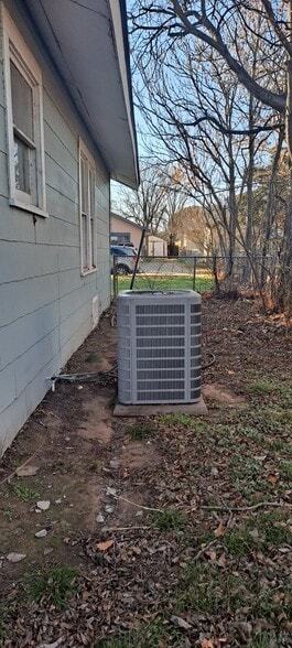 Building Photo - 2203 Broad St