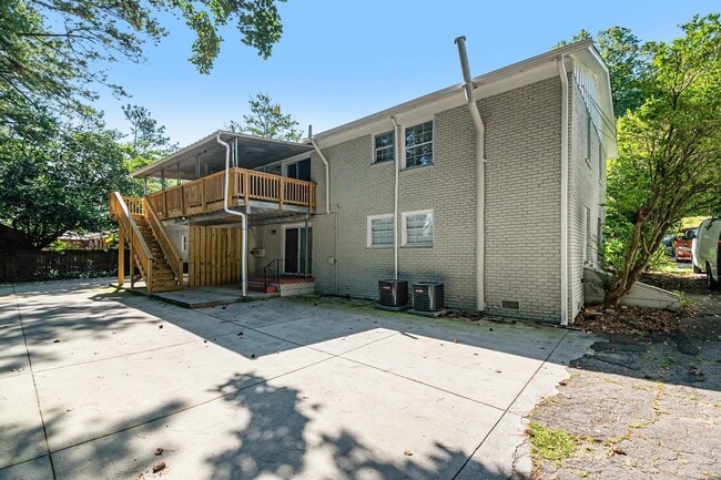 Building Photo - 2364 Peachwood Cir NE