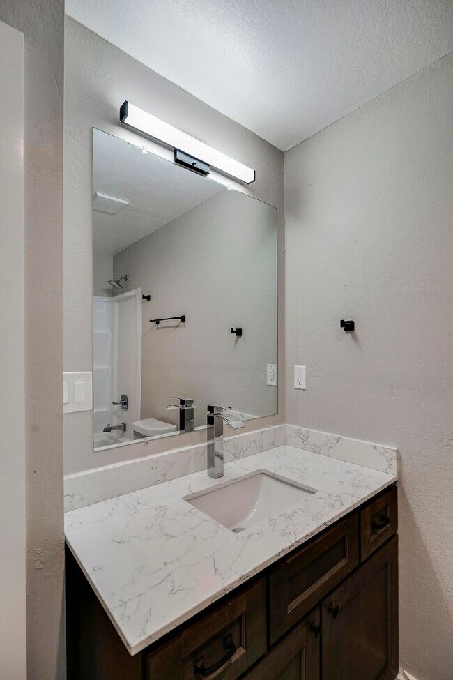 Building Photo - 349-wr