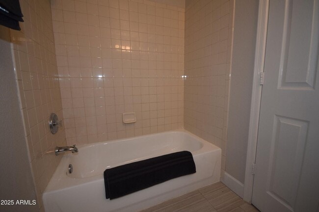 Building Photo - Beautiful 2 bed 2.5 bath Townhouse in Mesa!